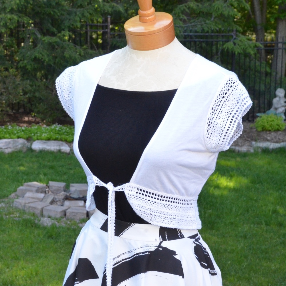 Guess Crochet Trim Crop Top / BUNDLE AND SAVE.